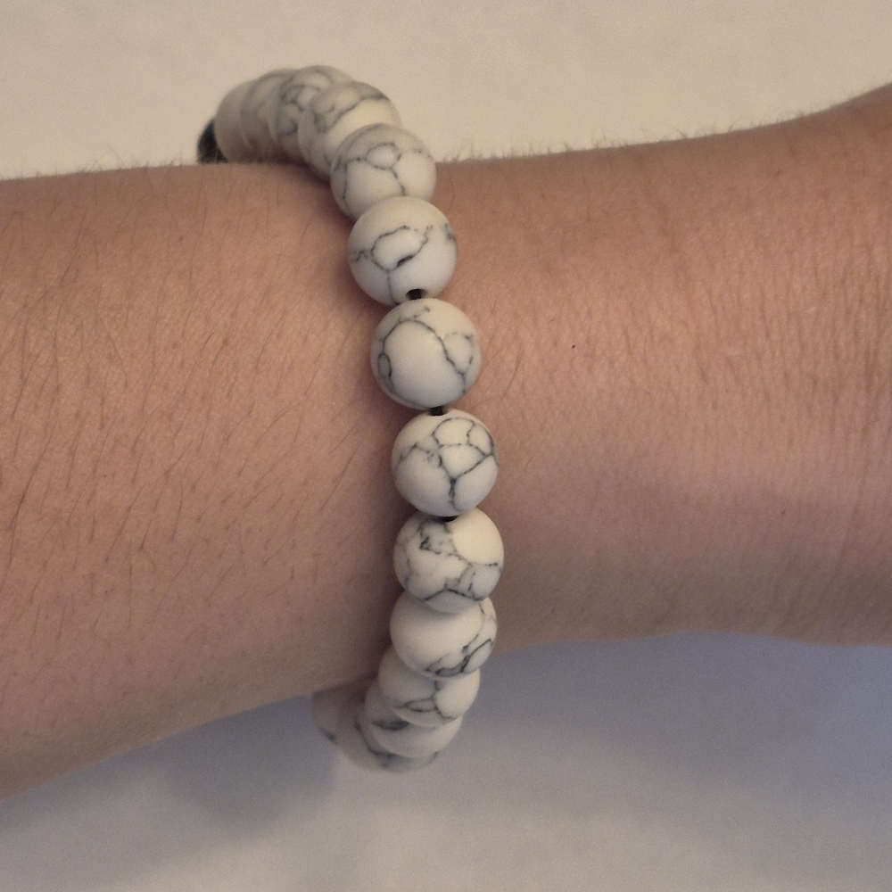 Elegant White Howlite And Volcanic Stone, Quartz  Elastic Bracelt